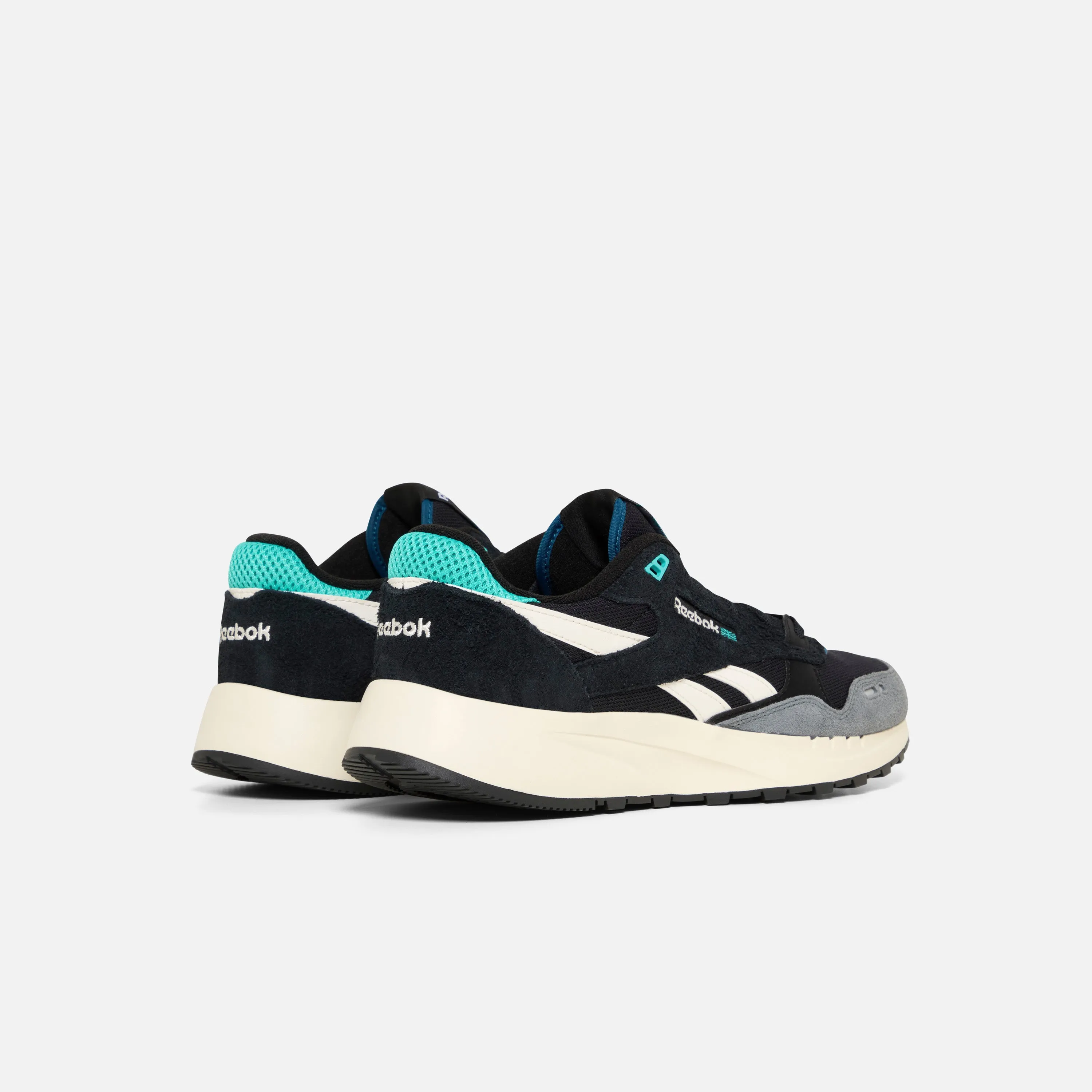 Classic Leather 2400 Black/Escapeblue/Vintagechalk