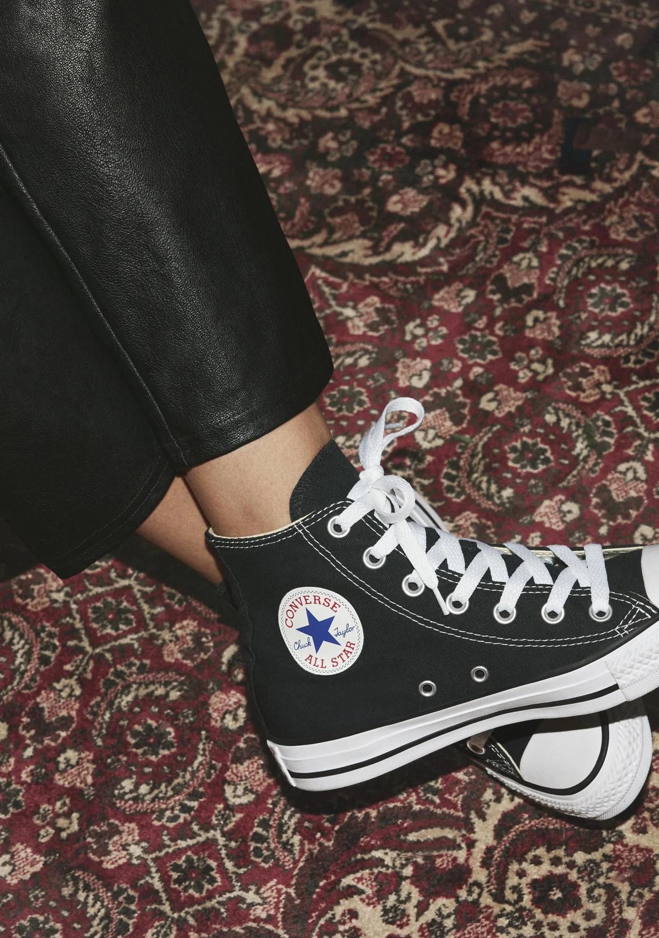 Converse Adults Chuck Taylor Black High-Top