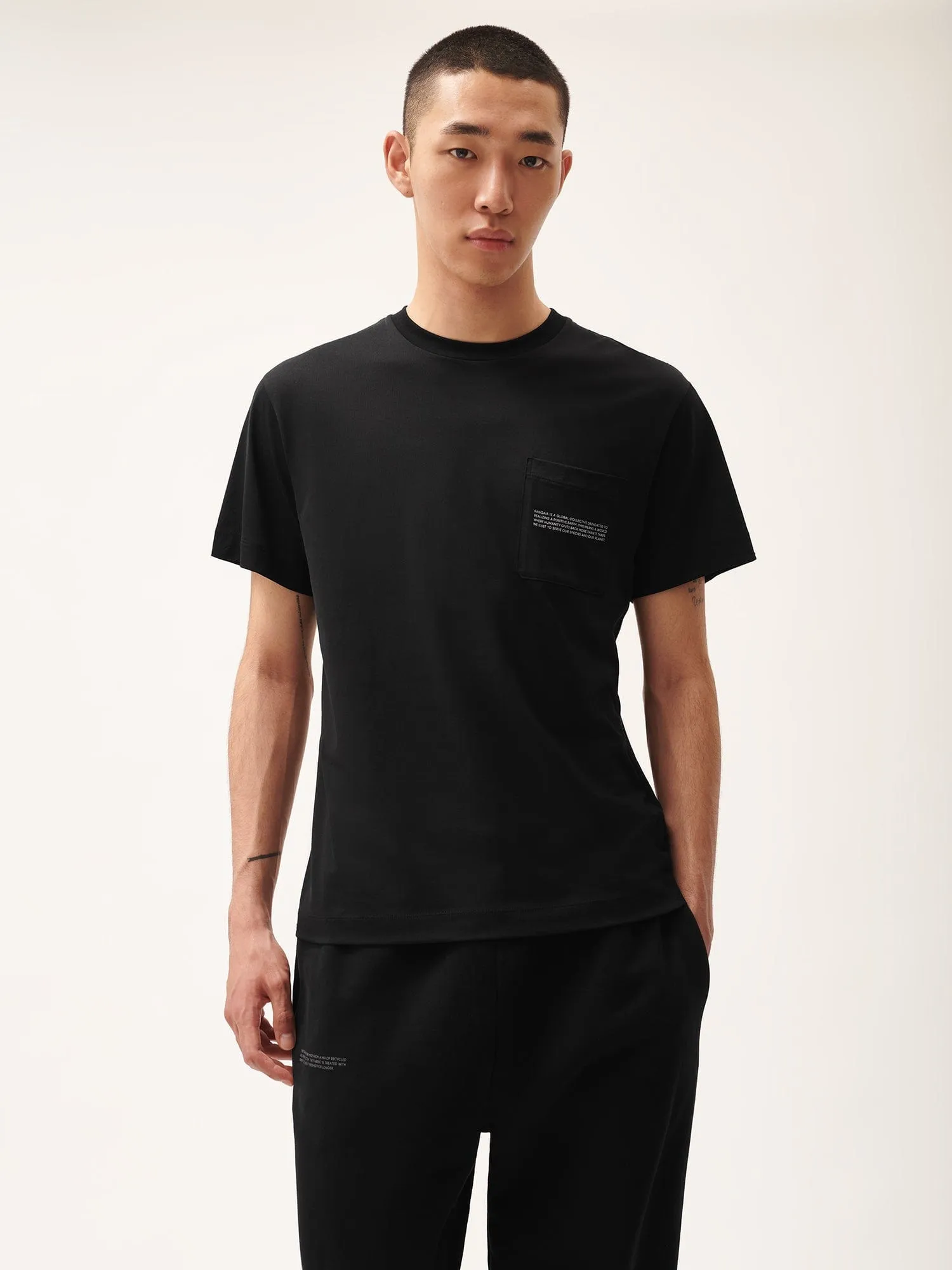 Mens 365 Lightweight Pocket T-Shirt—black