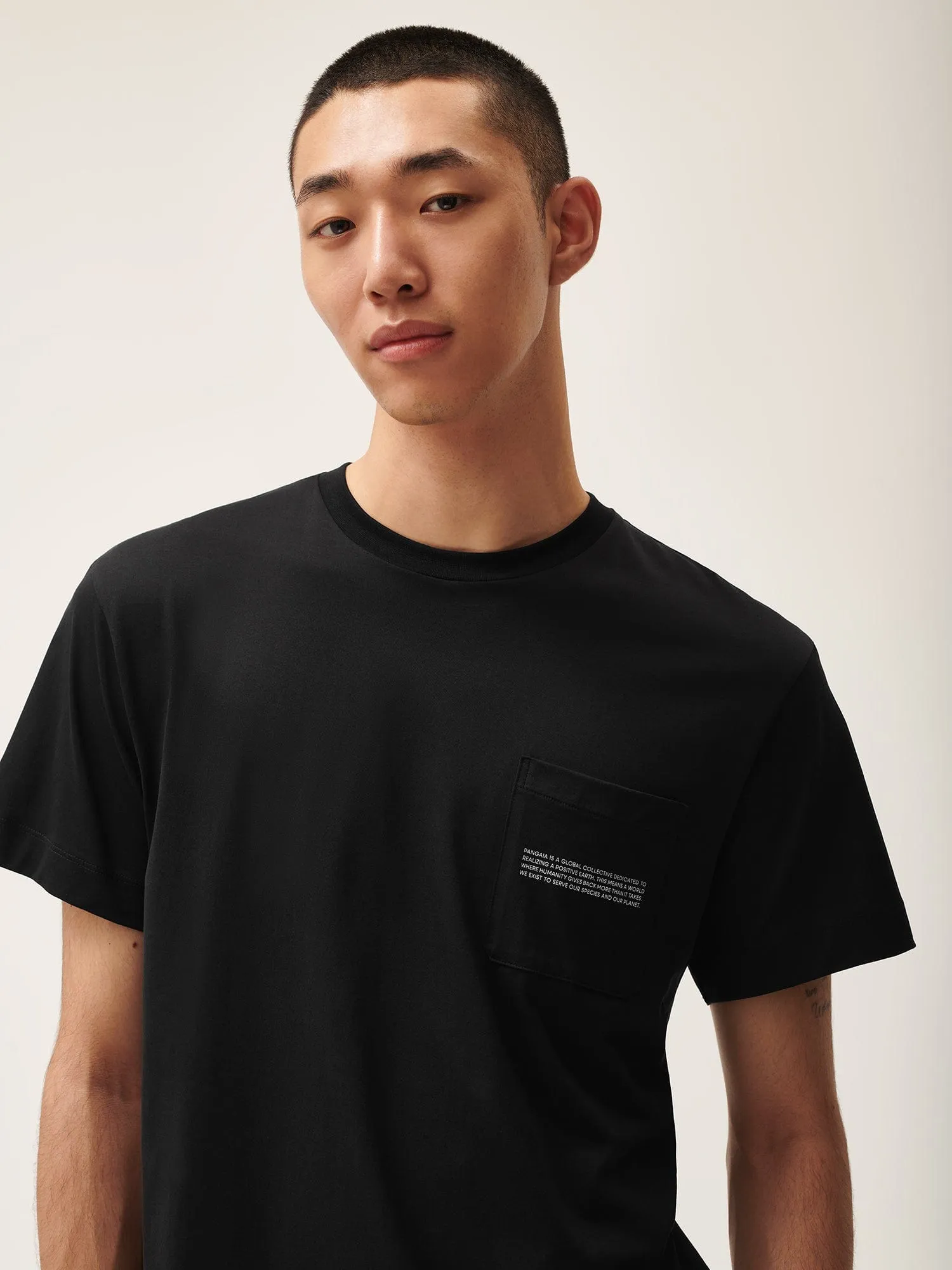 Mens 365 Lightweight Pocket T-Shirt—black