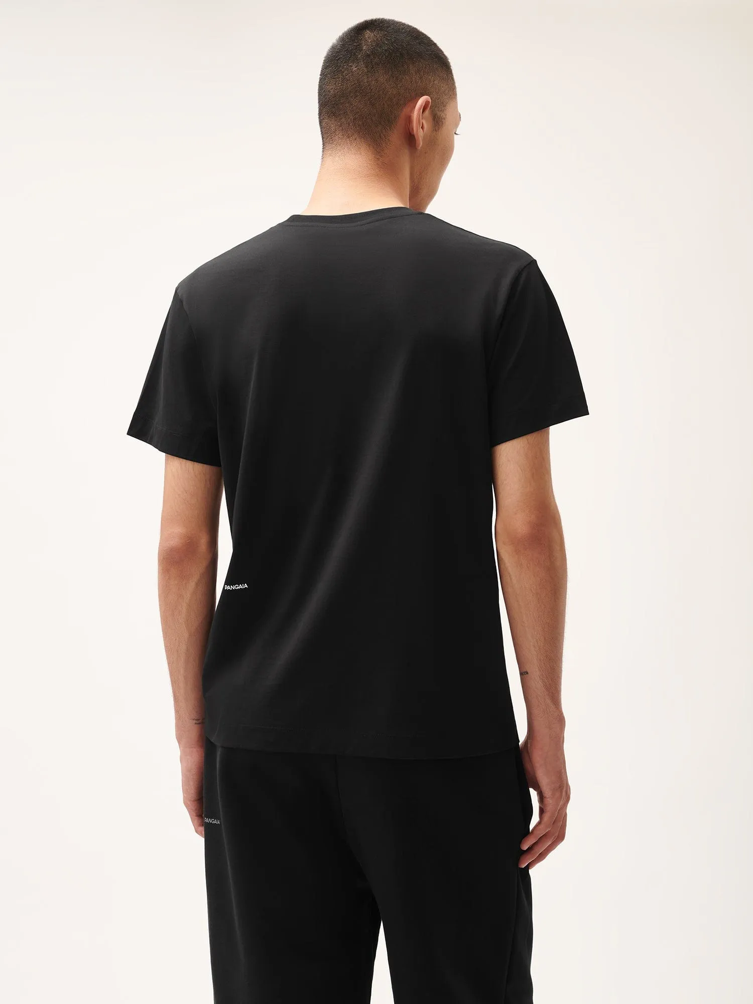 Mens 365 Lightweight Pocket T-Shirt—black