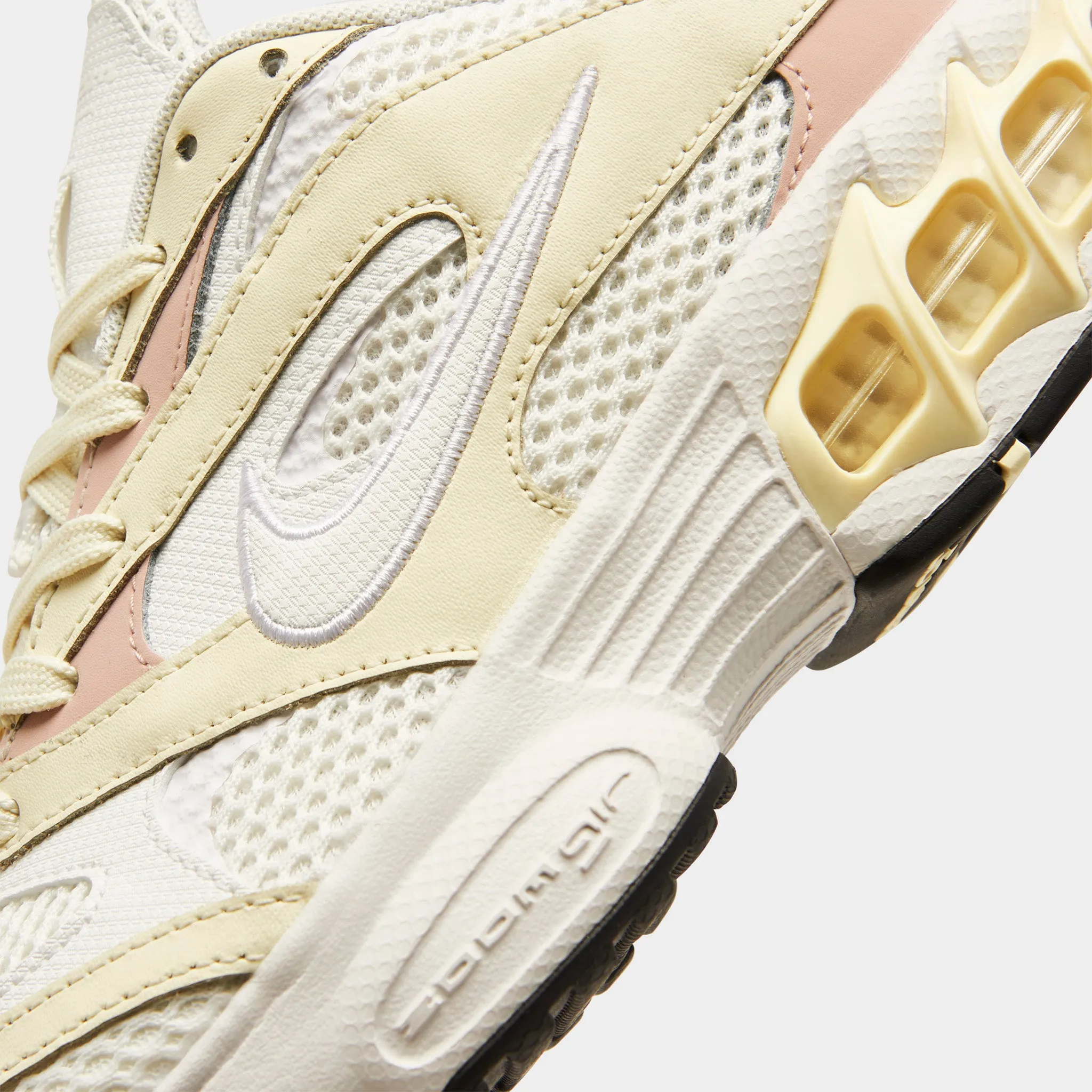 Nike Women's Zoom Air Fire Coconut Milk / Summit White - Pink Oxford