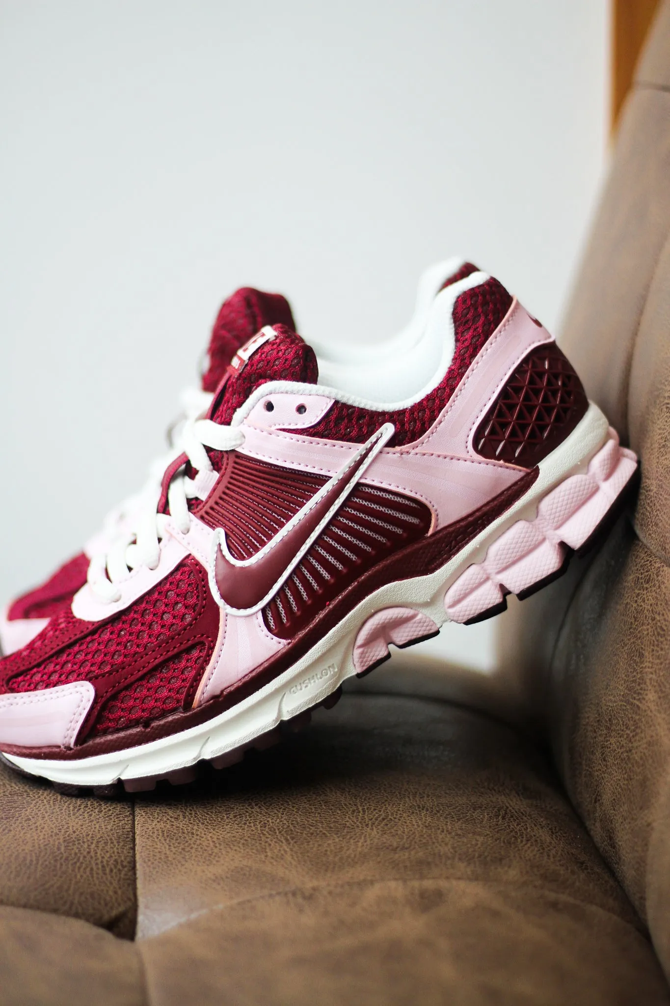 W VOMERO 5 PINK FOAM